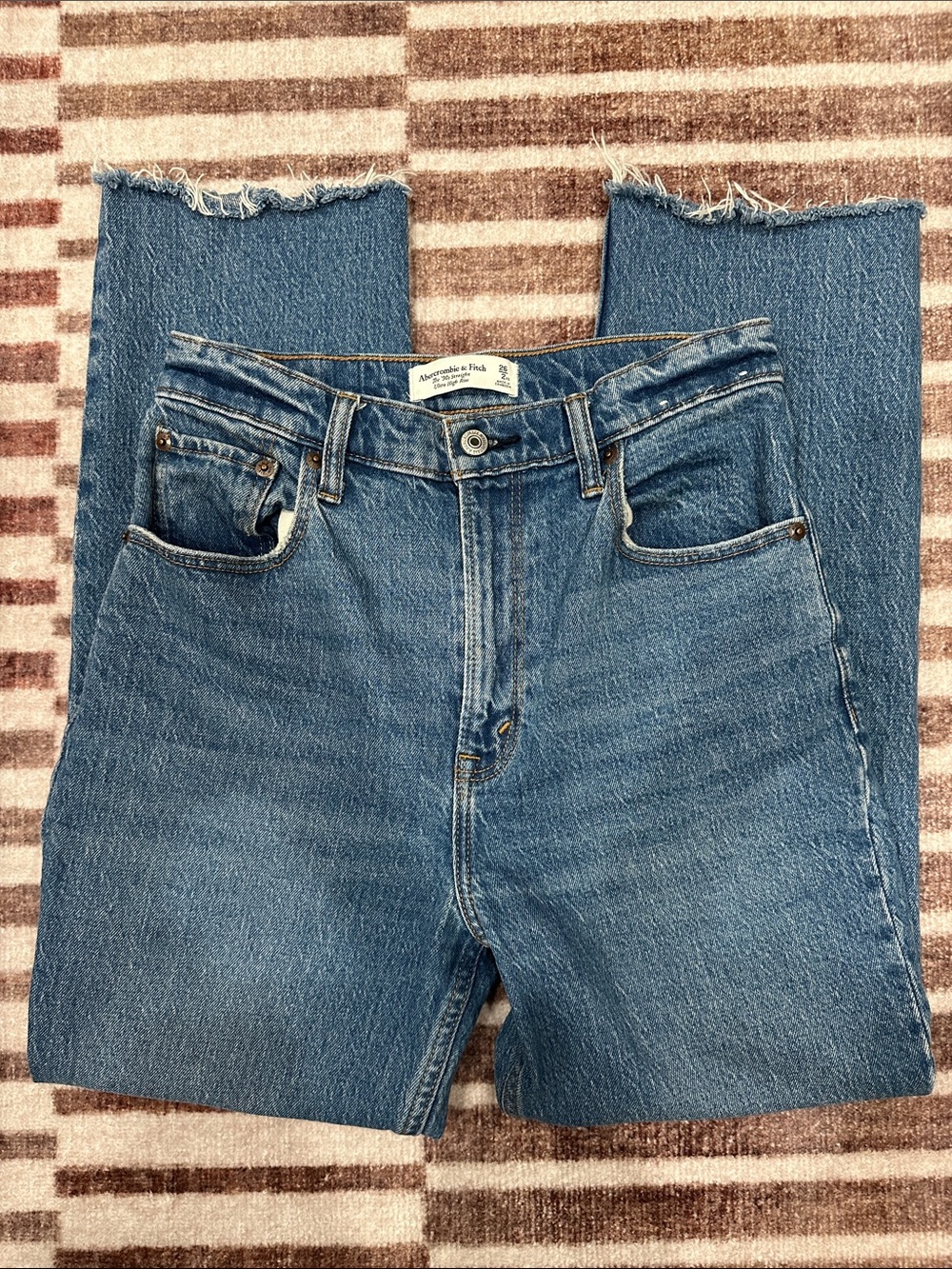 Abercrombie & Fitch Vintage-Inspired High Rise Frayed Hem Jeans Women’s Size 26
